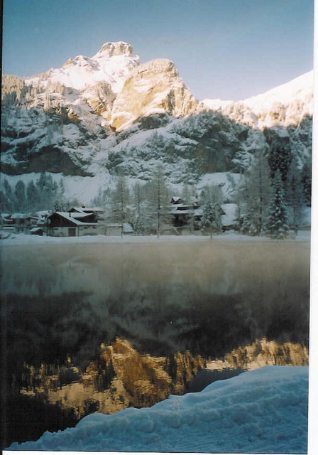 lago central del pueblo de Kandersteg