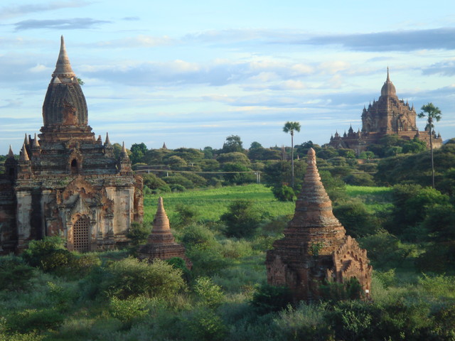Bagan am Abend mit Hti-lo-min-lo-Tempel