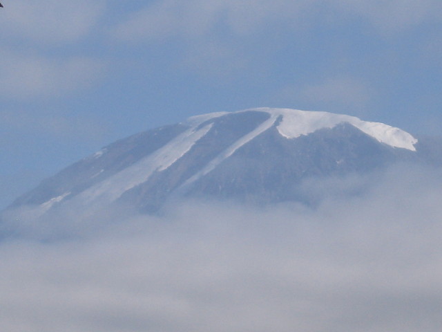 Gipfel des Kilimandjaros von der Mountain View Lodge