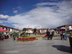 Barkhor, im Hintergrund Jokhang Tempel