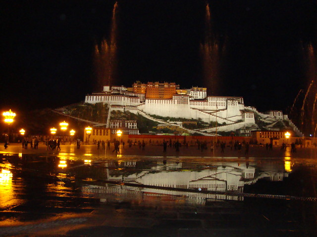 Potala Palast in Lhasa bei Nacht