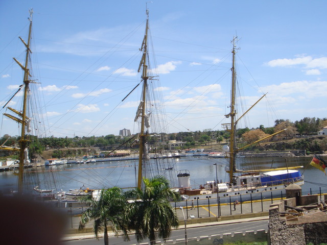 Santo Domingo Rio Ozama con el barco aleman Gorch Fock