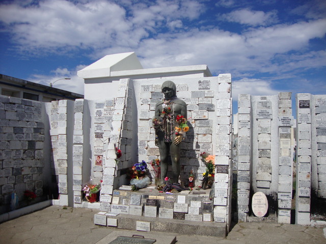 Punta Arenas - Friedhof Grabmal des kleinen Indio