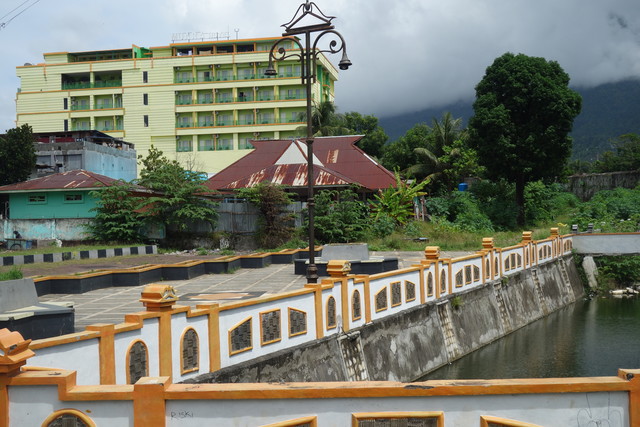 Muara Hotel neben Fort Oranje