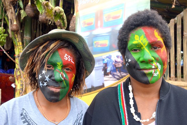 Zuschauerinnen beim Goroka Festival