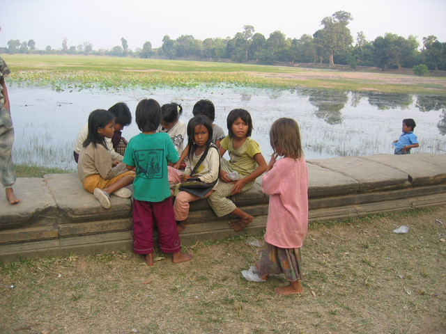 K a Kinder vor Angkor Wat