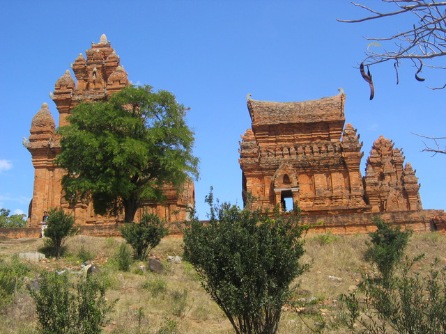 v cham Po Klong Garai