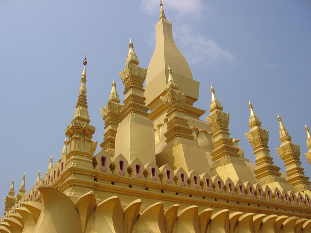 L V That Luang